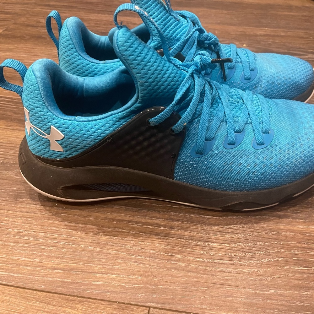 Under Armour mens HOVR Rise 3. Color: Radar Blue/Black/Halo Gray